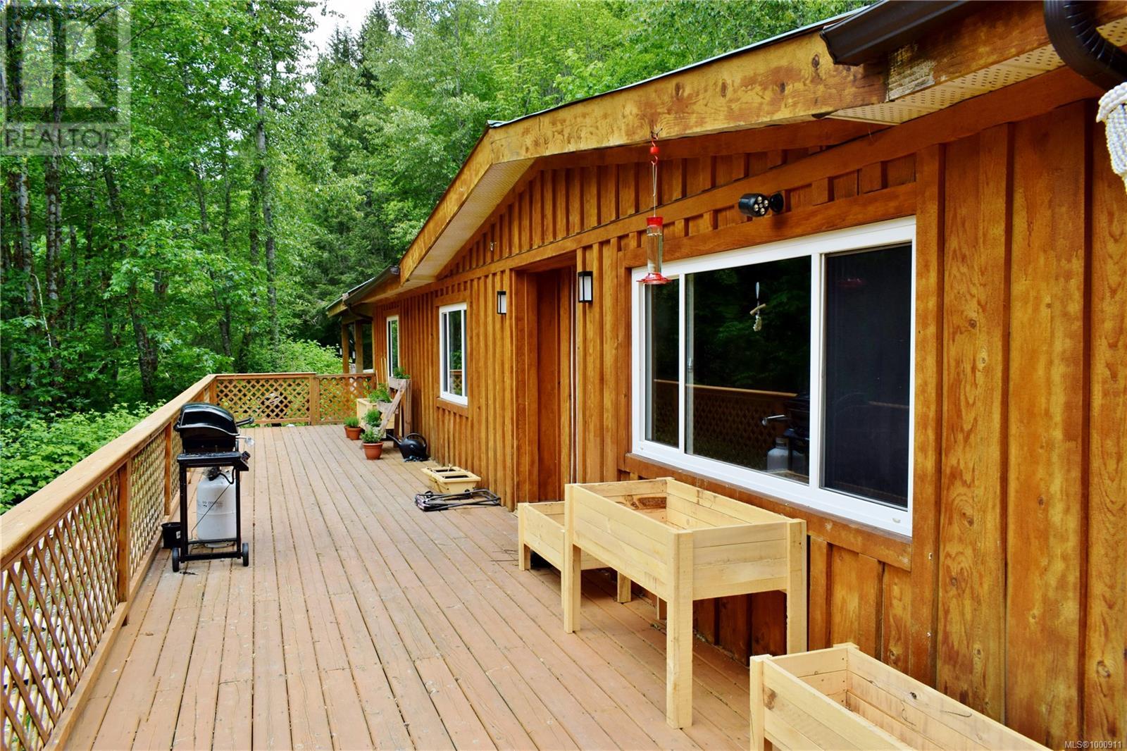 5982 Mayo Rd, Lake Cowichan