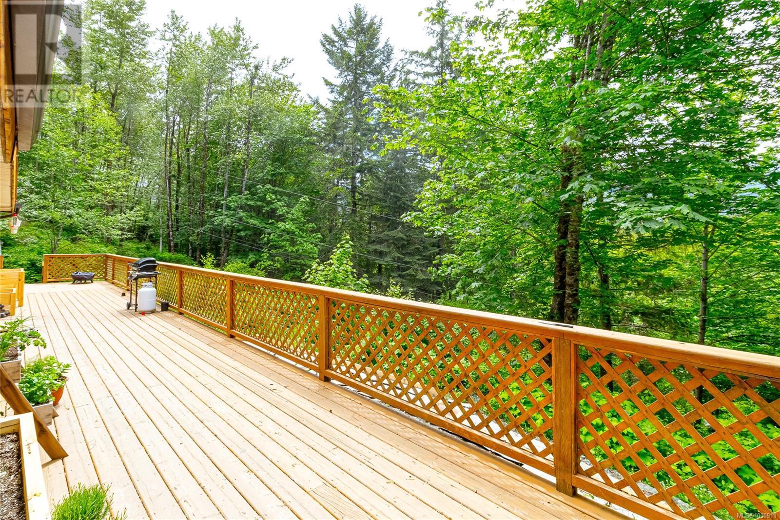 5982 Mayo Rd, Lake Cowichan