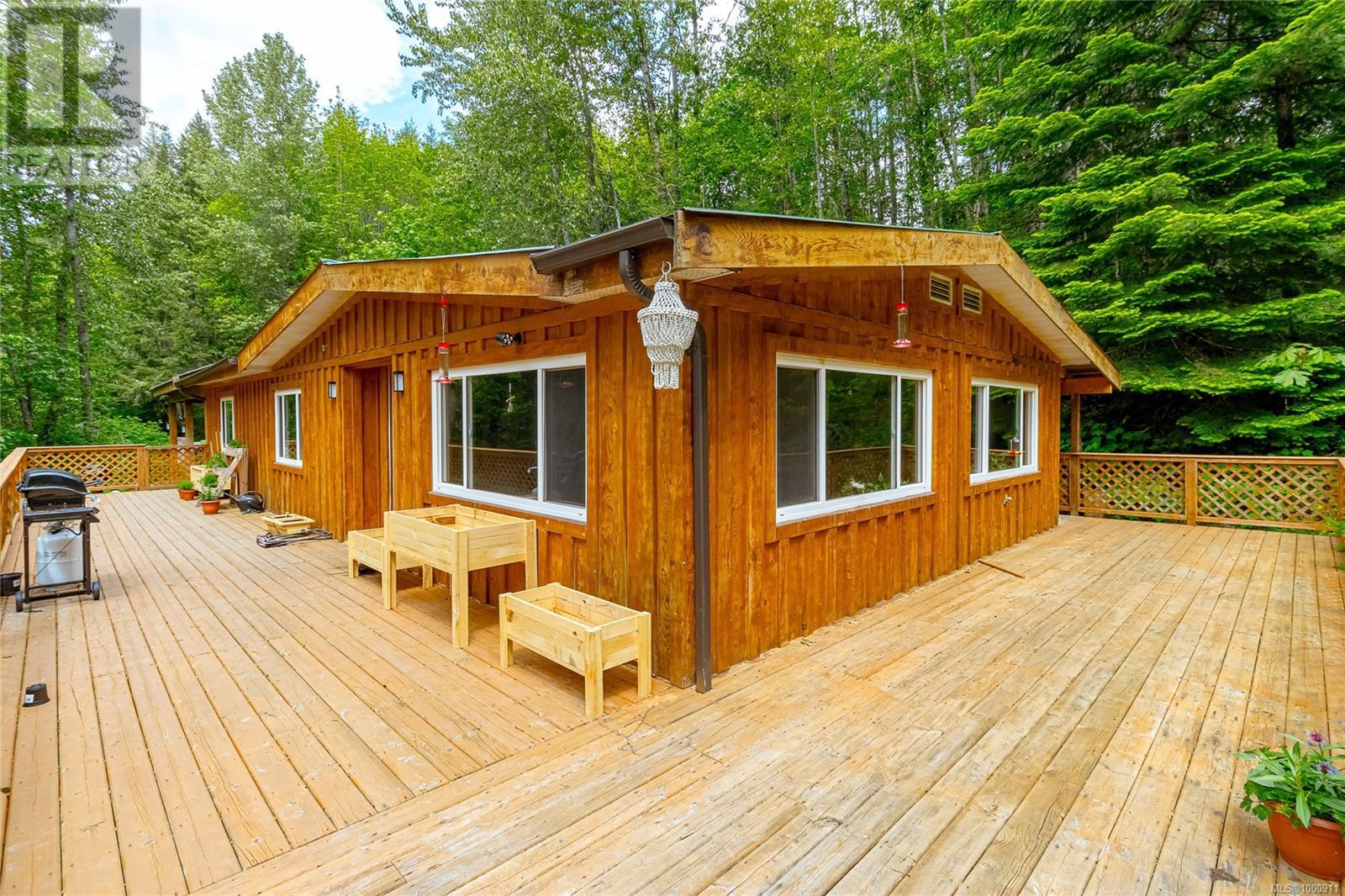 5982 Mayo Rd, Lake Cowichan