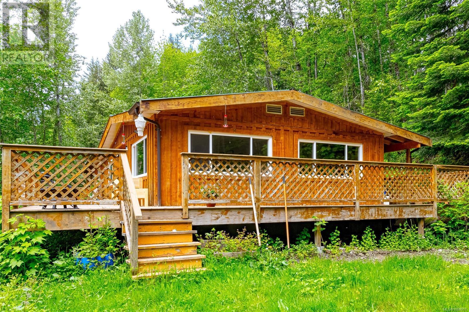 5982 Mayo Rd, Lake Cowichan