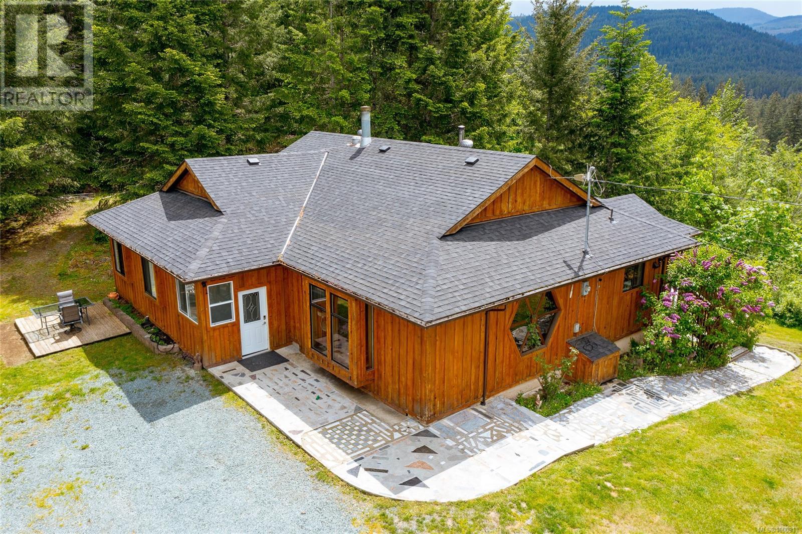 5982 Mayo Rd, Lake Cowichan