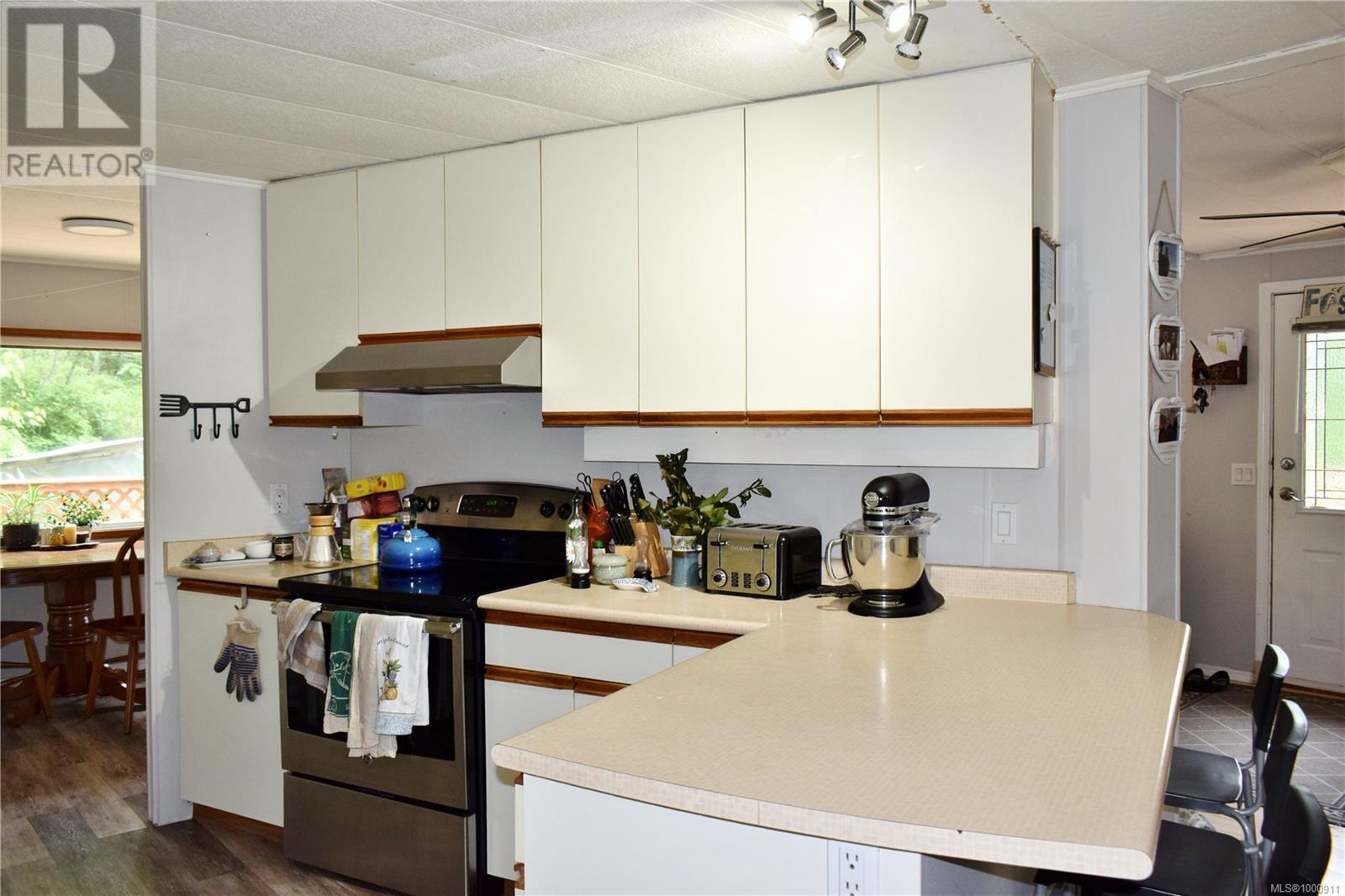 5982 Mayo Rd, Lake Cowichan