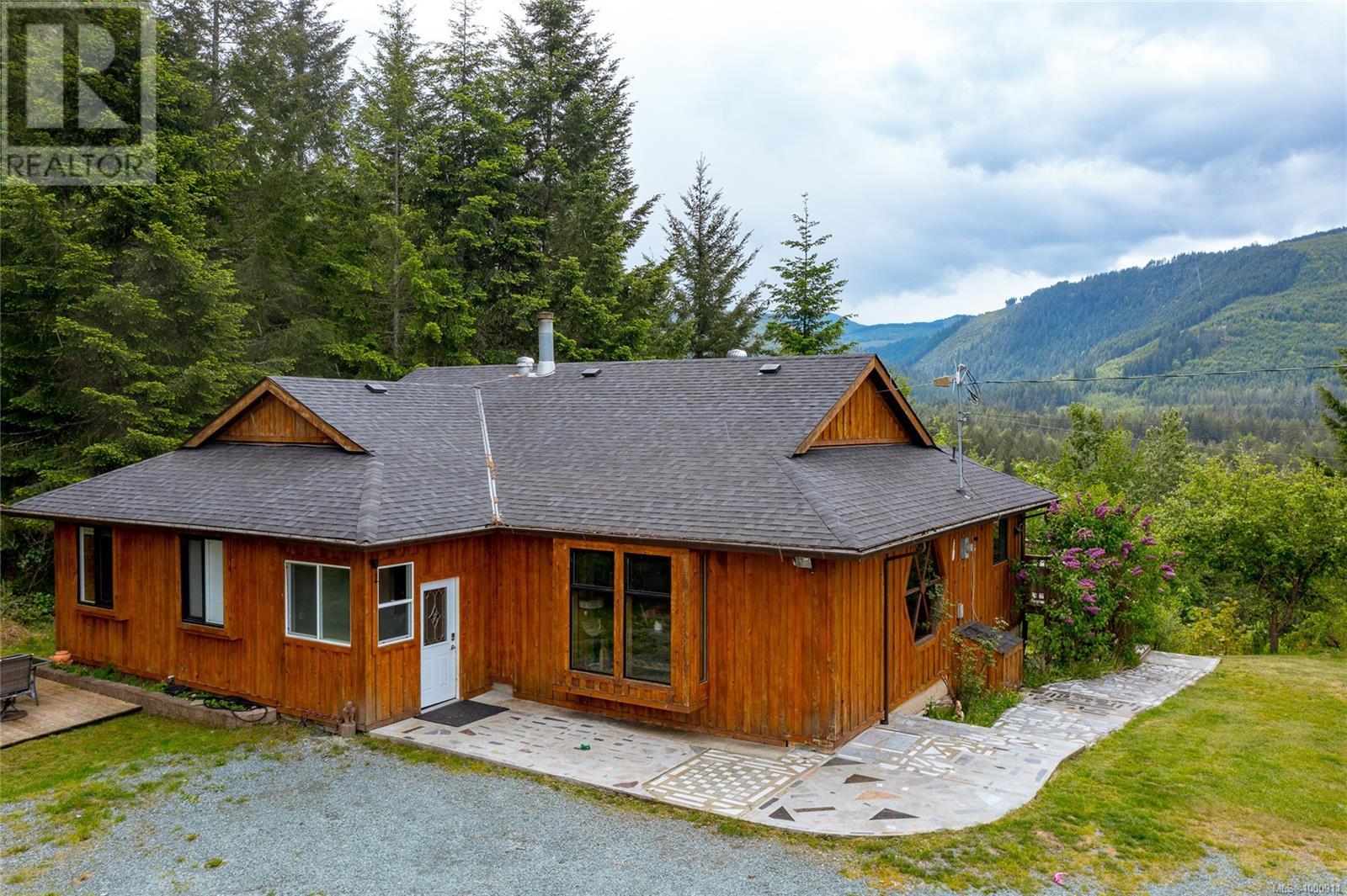 5982 Mayo Rd, Lake Cowichan