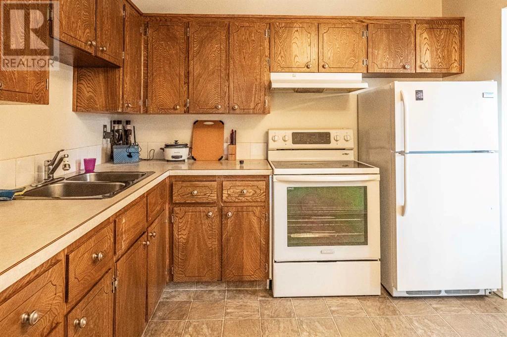 Multi-family House Bi-level for Sale in  Tavender Road NW Thorncliffe Calgary 