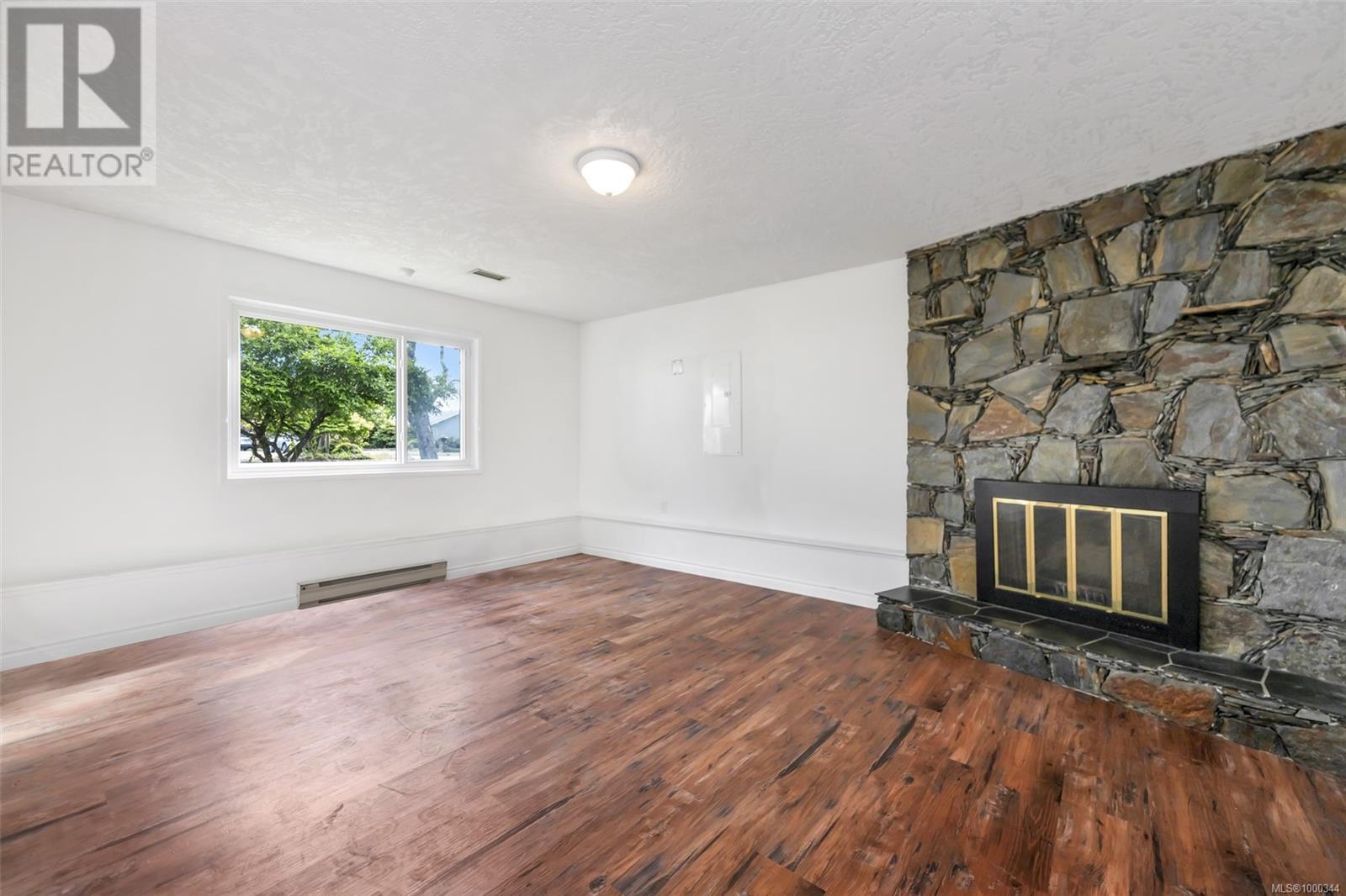  1616 Sarita Place, Saanich