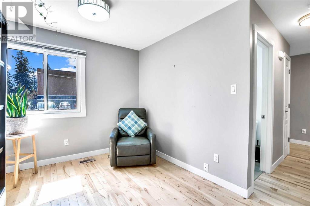 Single Family House for Sale in   Avenue SW Glenbrook Calgary 