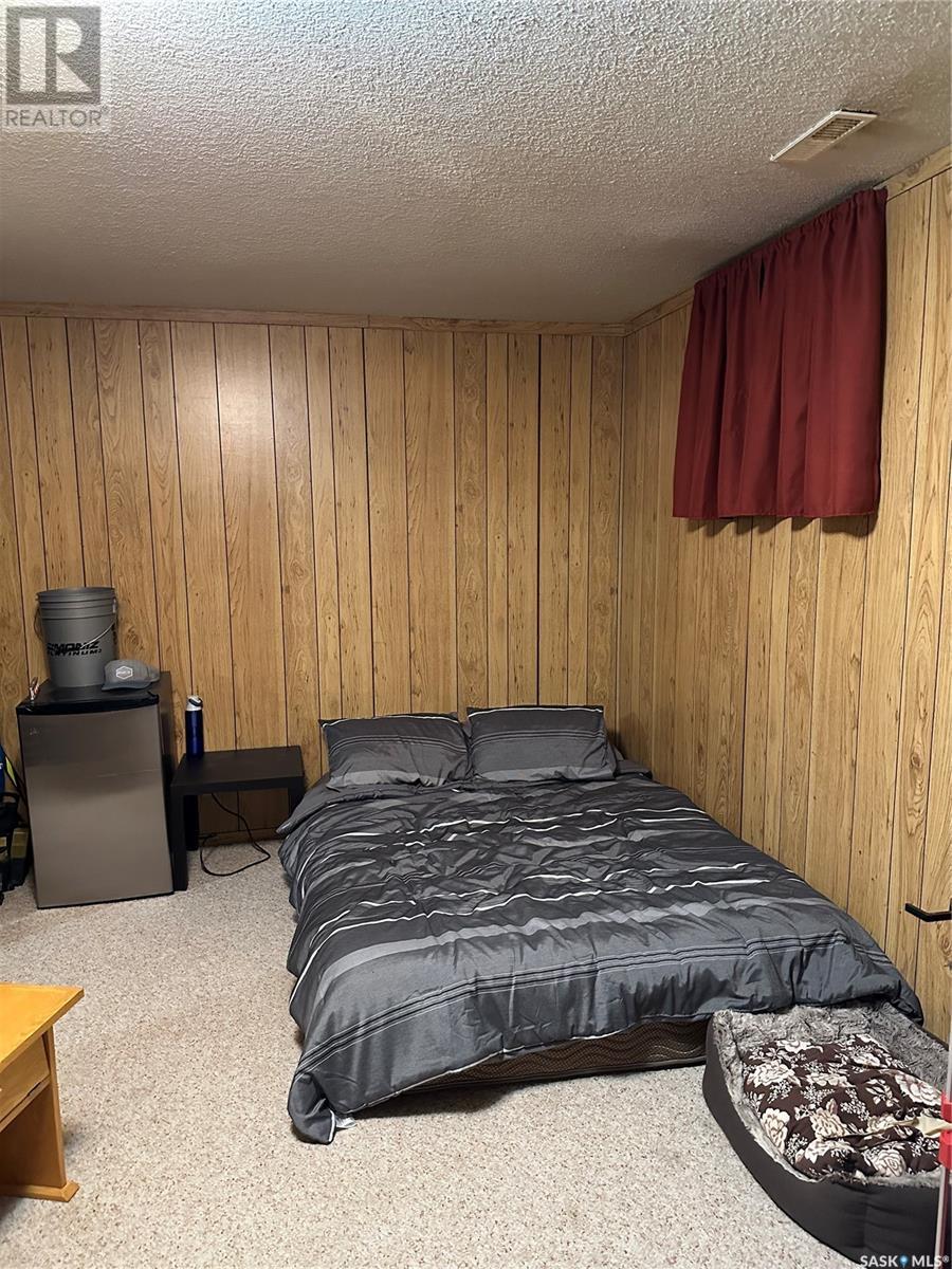 Photo 2 of 246 5th Avenue Nw, Swift Current SK