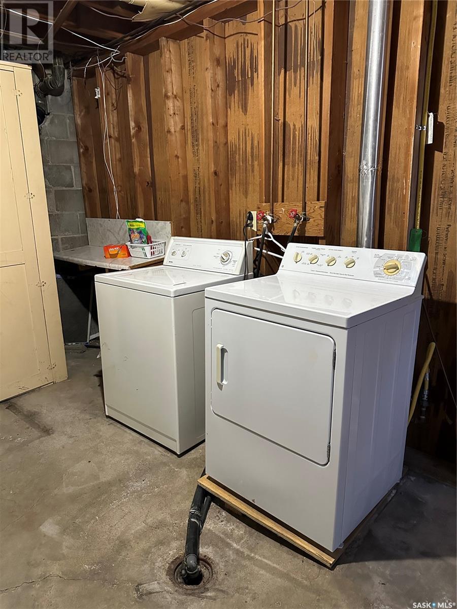 Photo 11 of 246 5th Avenue Nw, Swift Current SK