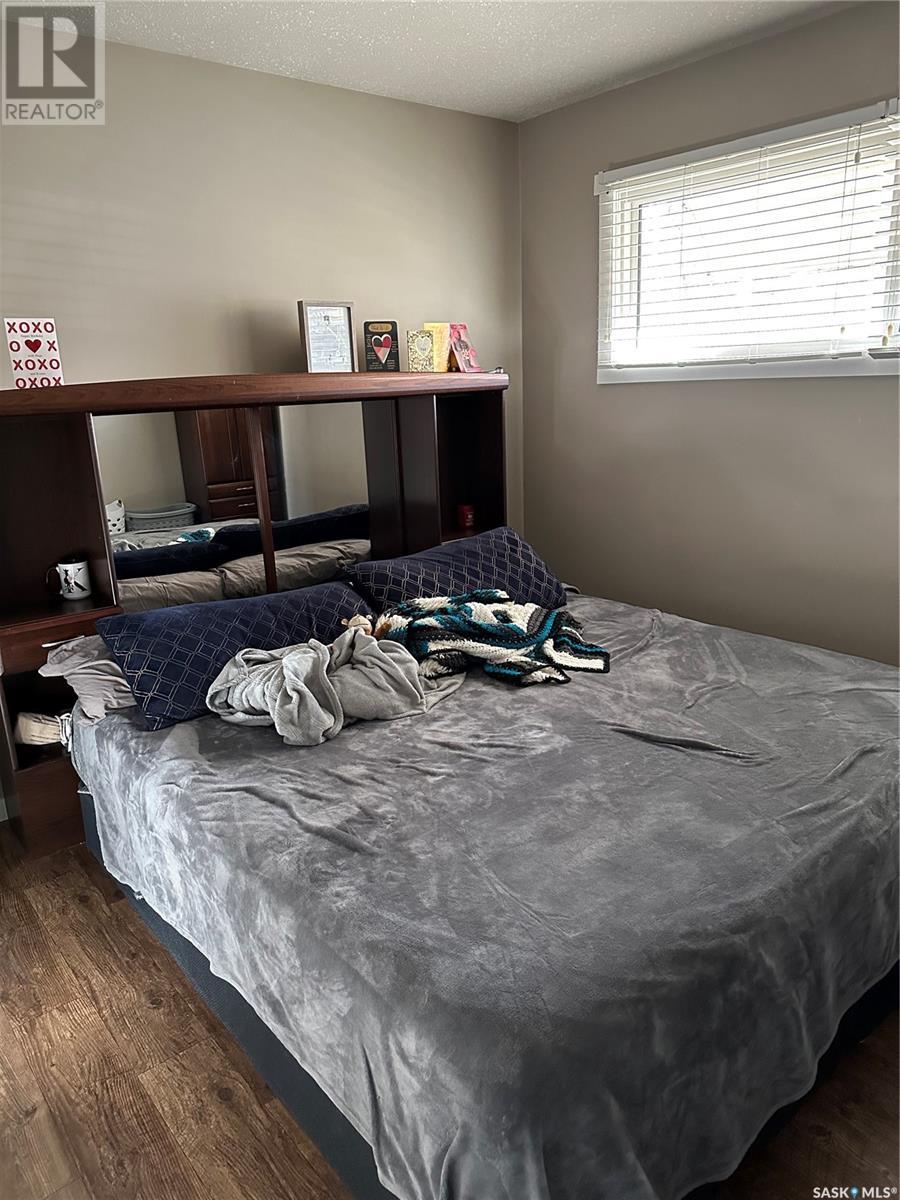 Photo 9 of 246 5th Avenue Nw, Swift Current SK