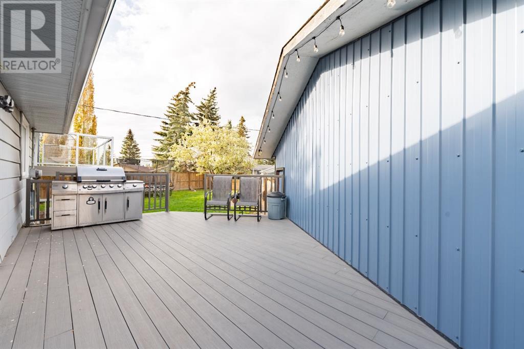 Single Family House 4 Level for Sale in  Penswood Place SE Penbrooke Meadows Calgary 