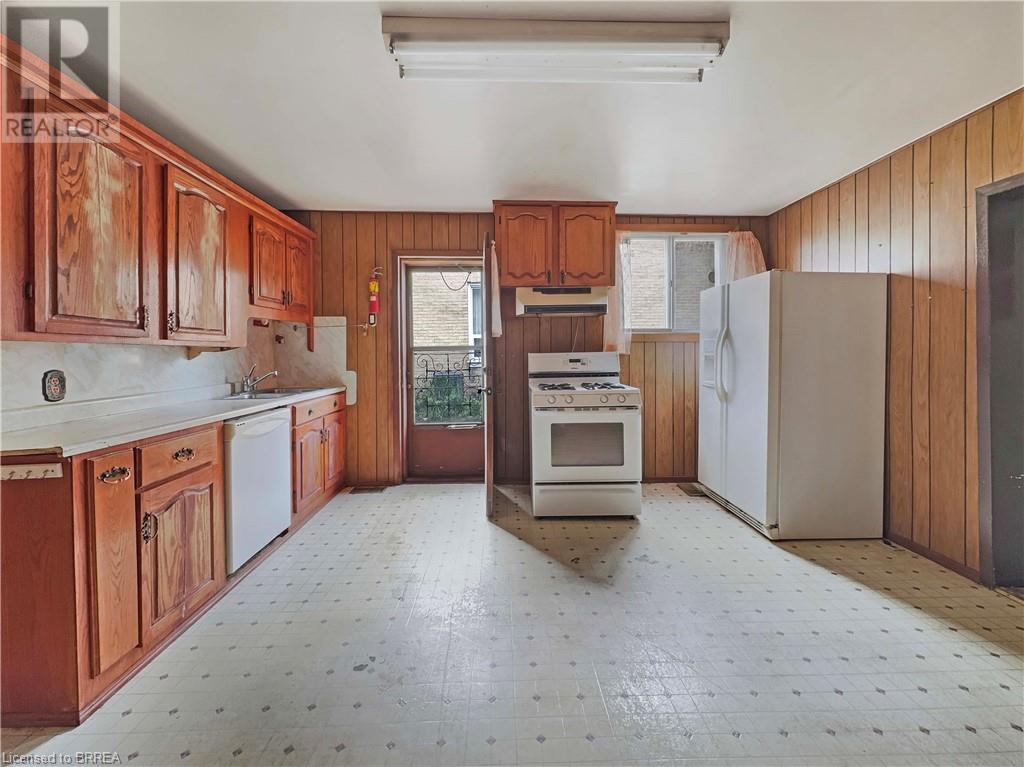Photo 11 of 21 Ontario Street, Brantford ON