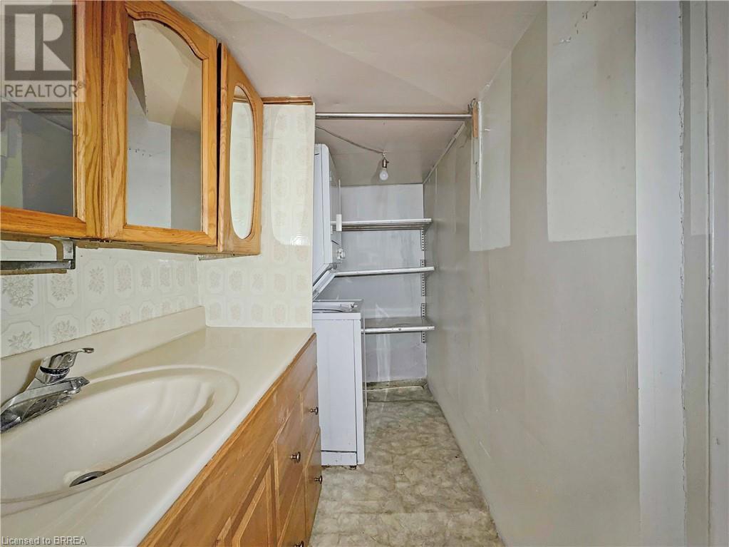 Photo 14 of 21 Ontario Street, Brantford ON