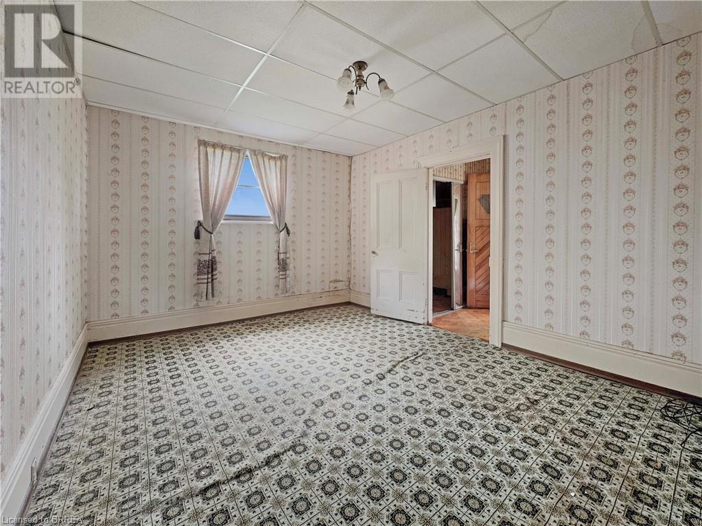 Photo 8 of 21 Ontario Street, Brantford ON