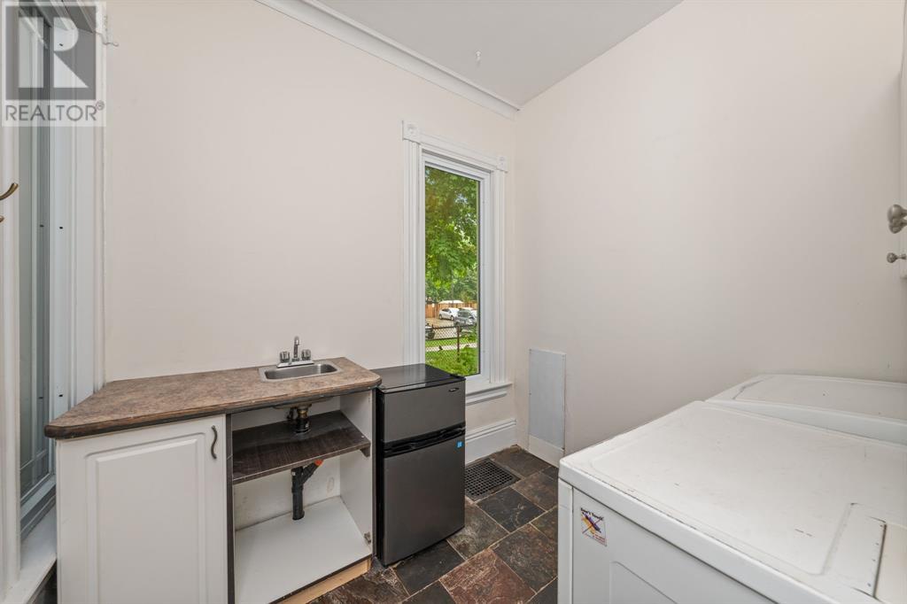 Photo 17 of 156 Queen Street, Sarnia ON