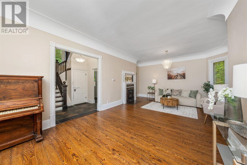 Photo 8 of 156 Queen Street, Sarnia ON