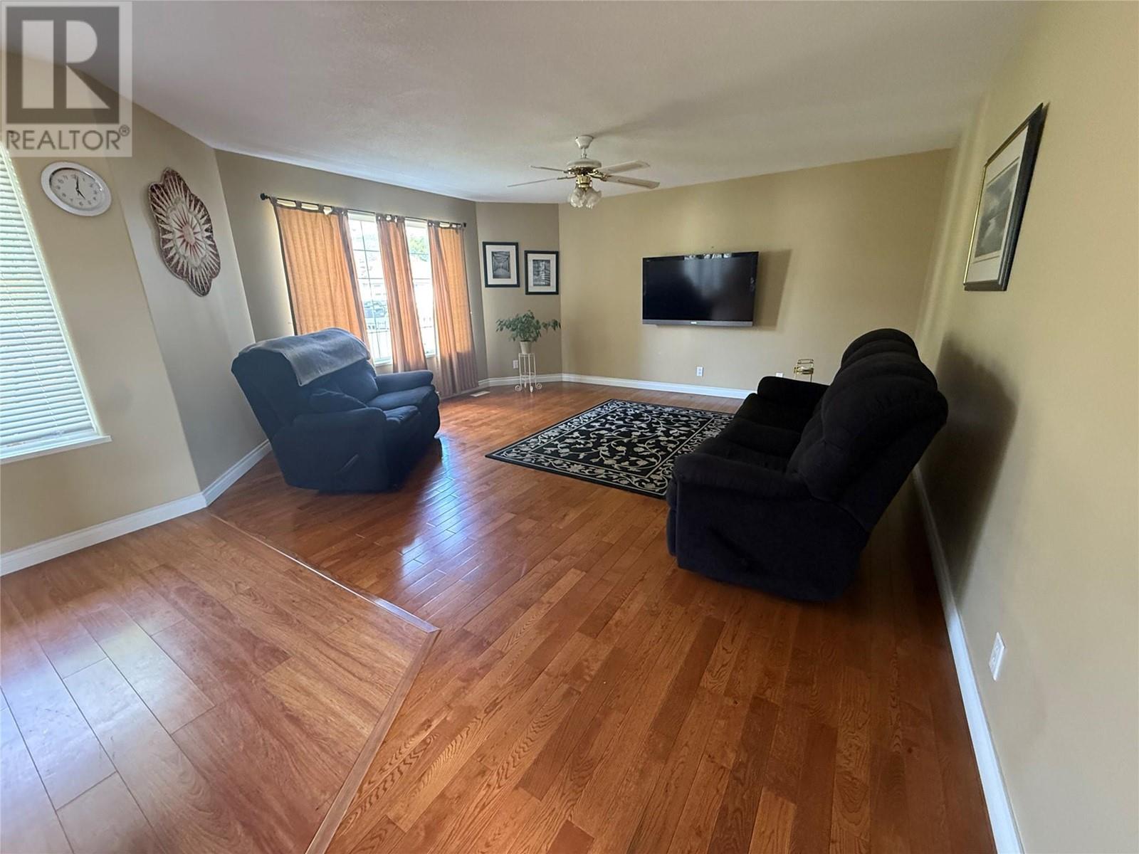 7760 Columbia Drive, Grand Forks