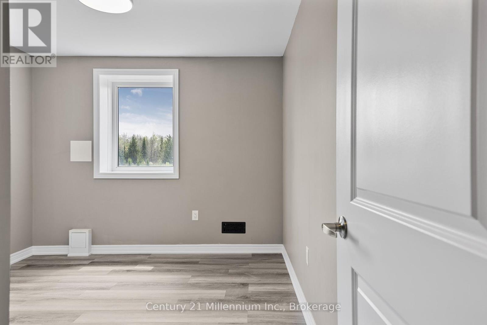 Photo 23 of 375 Russell Street, Southgate ON