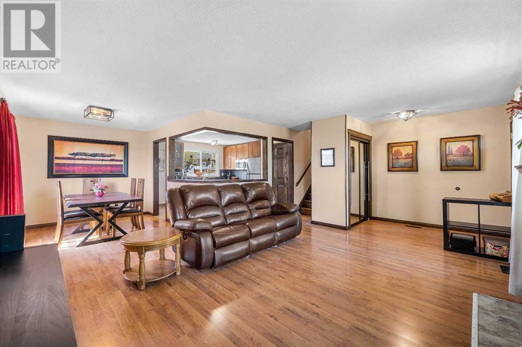 Single Family House 4 Level for Sale in  Deercrest Close SE Deer Ridge Calgary 