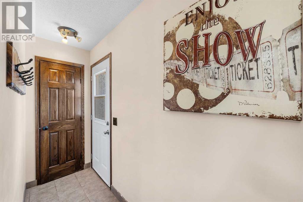 Single Family House 4 Level for Sale in  Deercrest Close SE Deer Ridge Calgary 