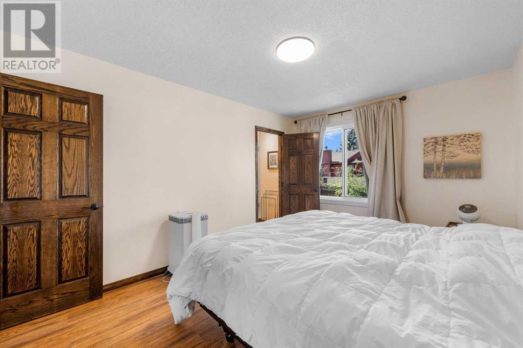Single Family House 4 Level for Sale in  Deercrest Close SE Deer Ridge Calgary 