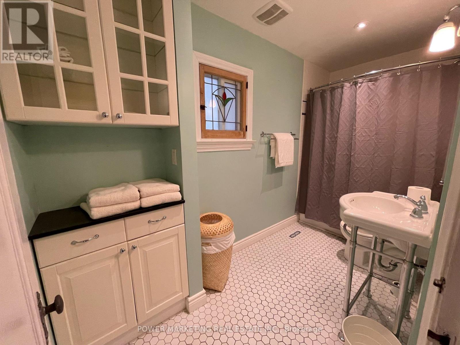 Photo 4 of 21 Perkins Street, Ottawa ON