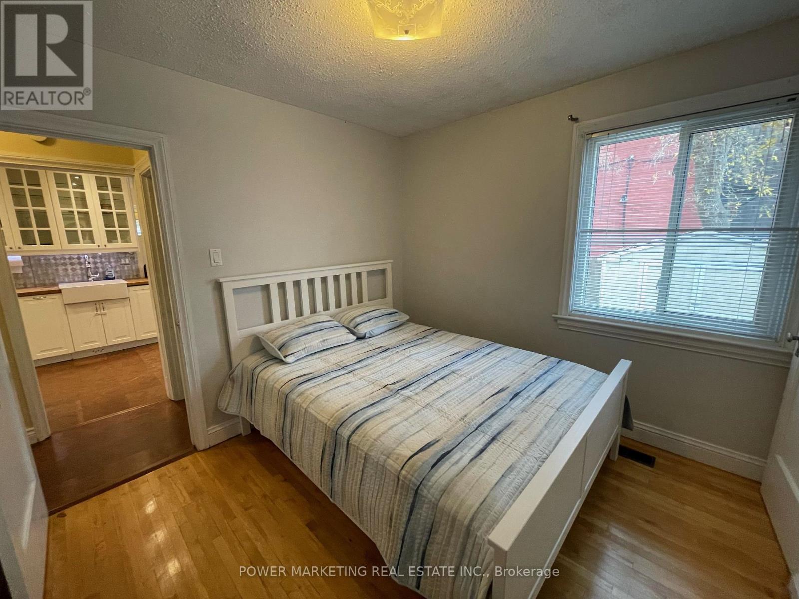 Photo 2 of 21 Perkins Street, Ottawa ON