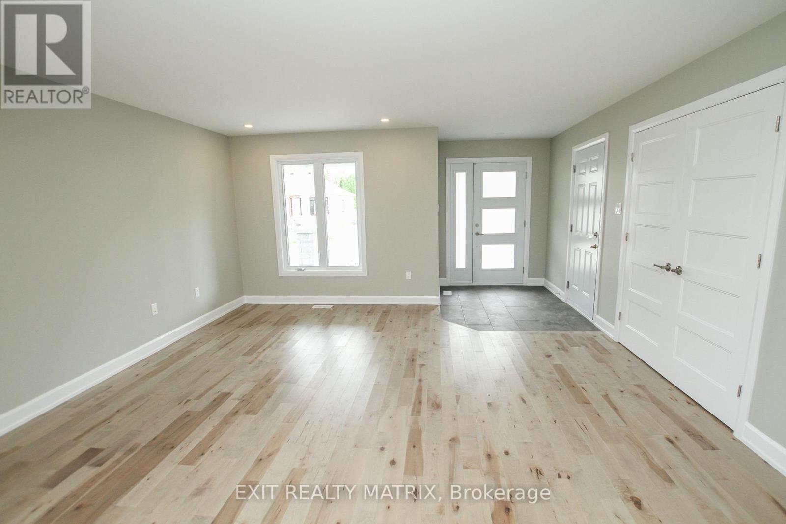 Photo 3 of 1401 Caroline Court, Cornwall ON