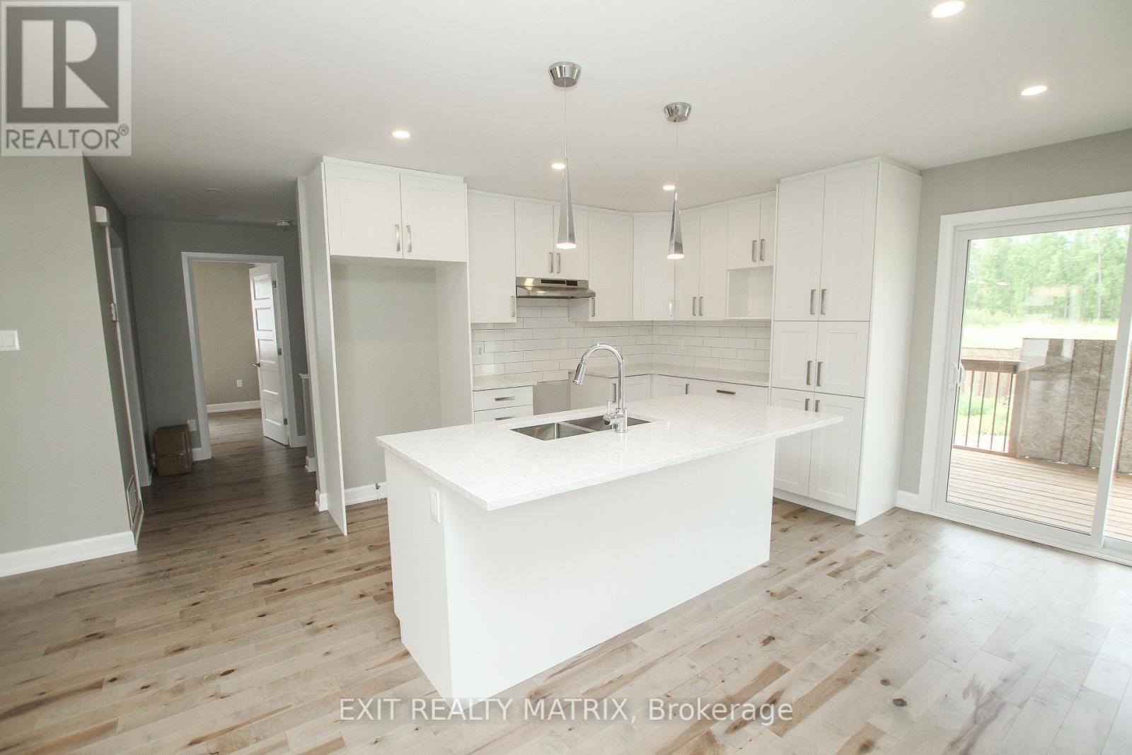 Photo 8 of 1401 Caroline Court, Cornwall ON