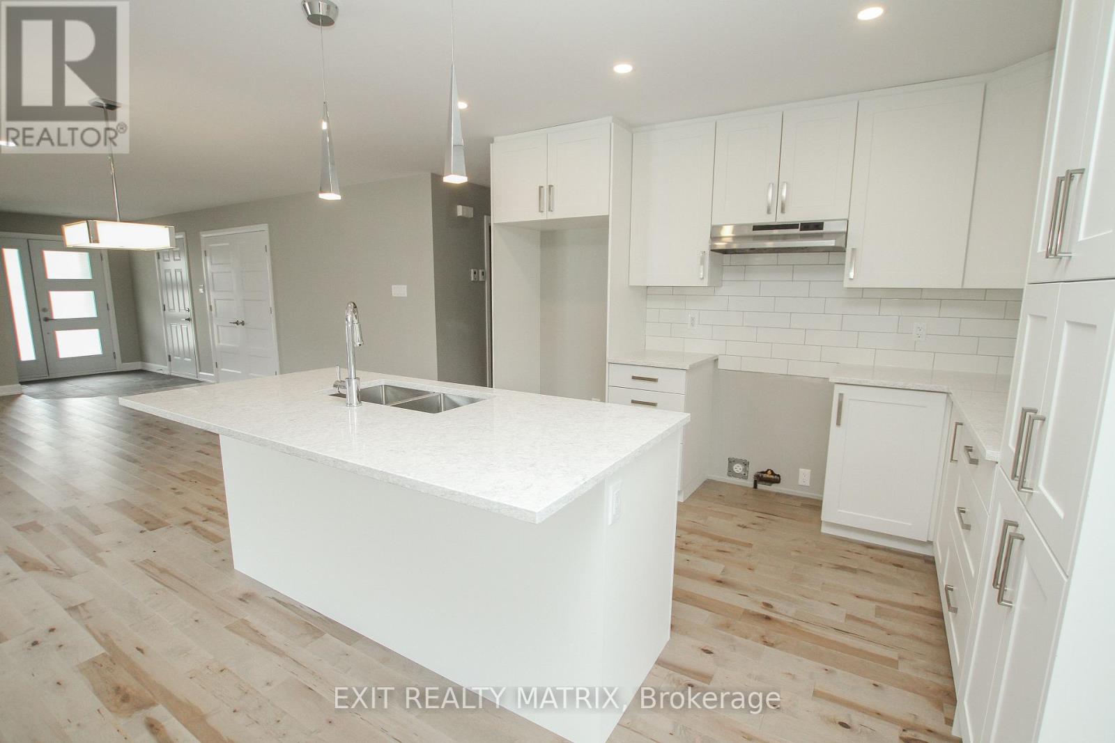 Photo 9 of 1401 Caroline Court, Cornwall ON