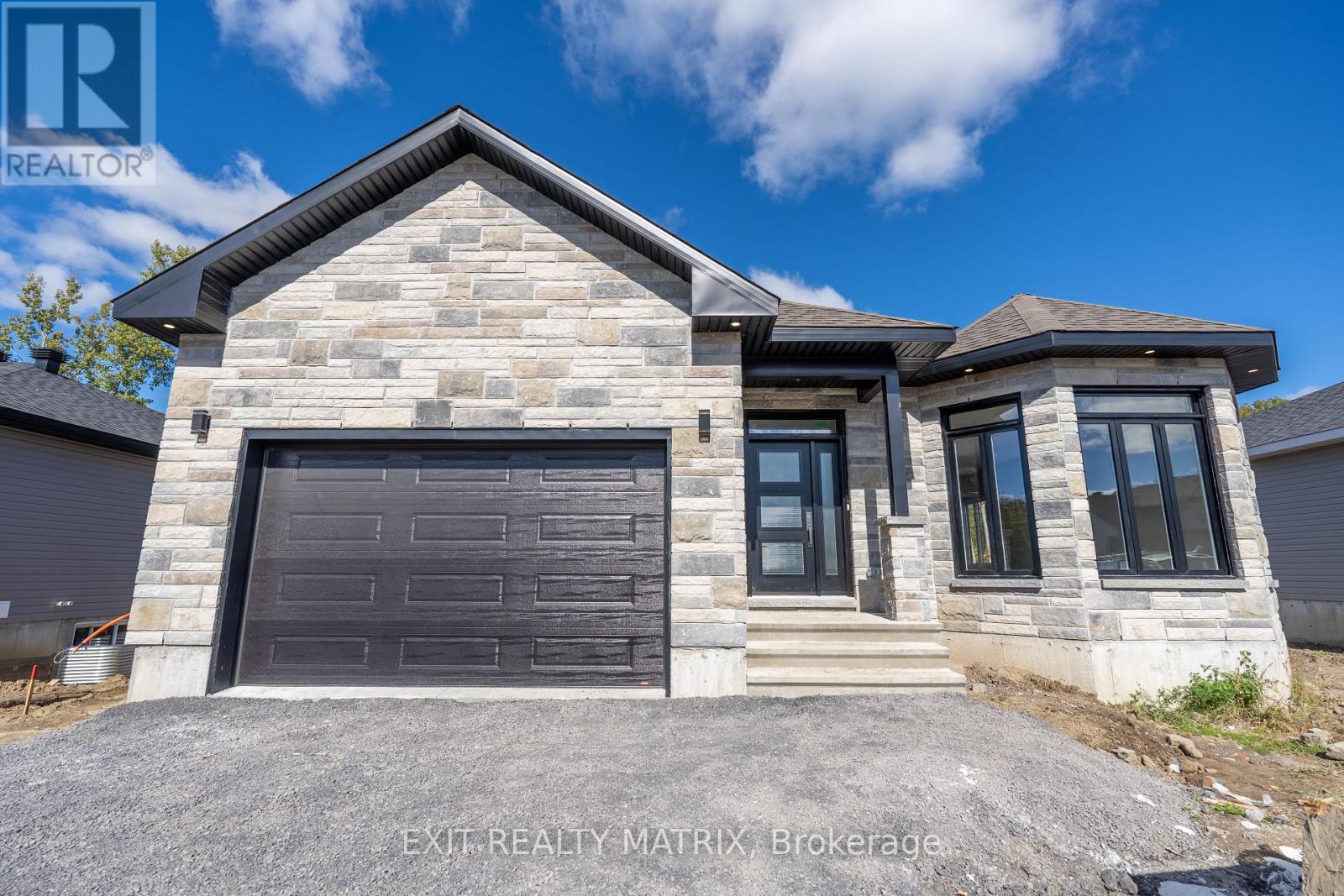 Photo 1 of 1408 Caroline Court, Cornwall ON