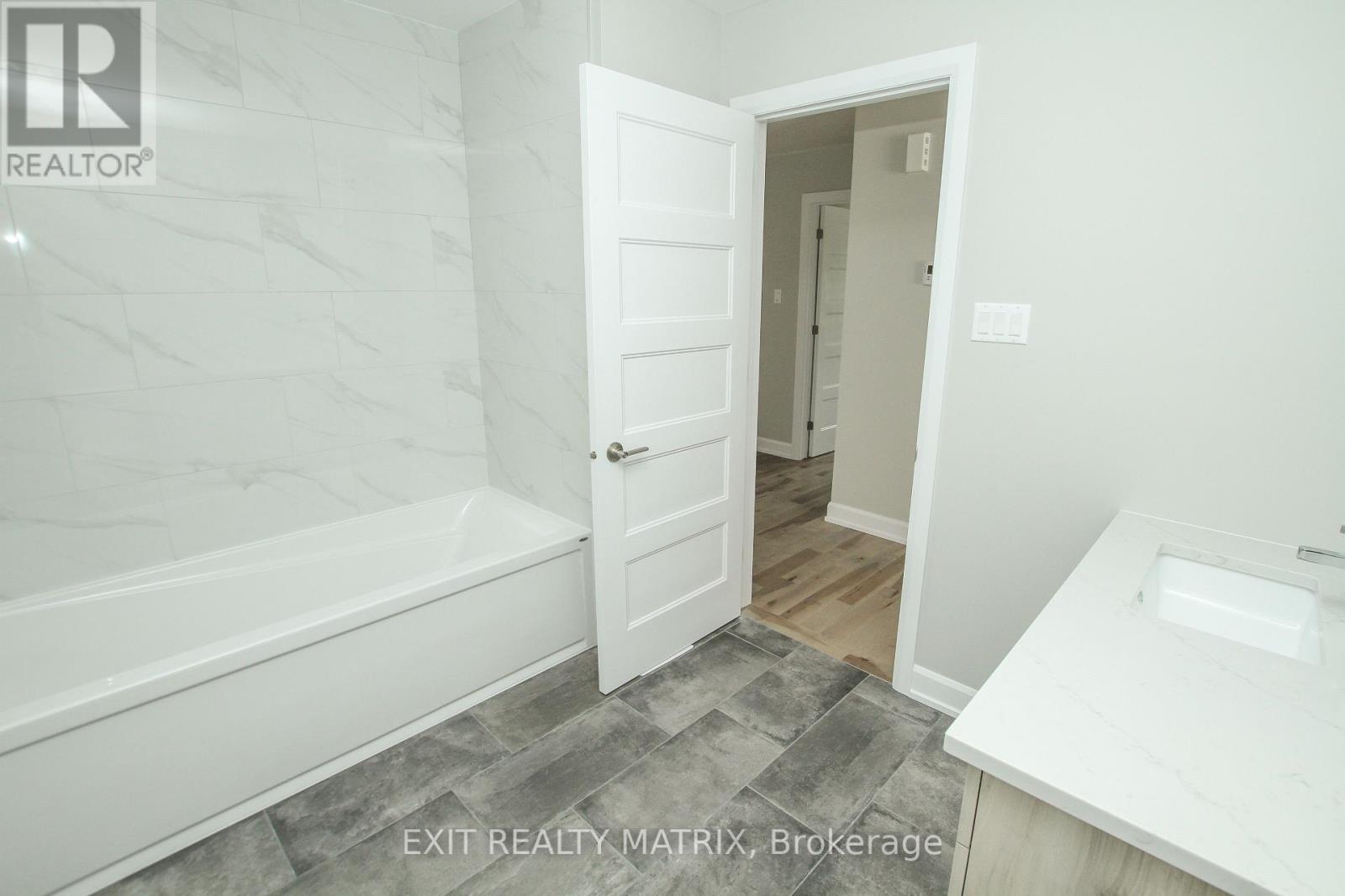 Photo 10 of 1408 Caroline Court, Cornwall ON