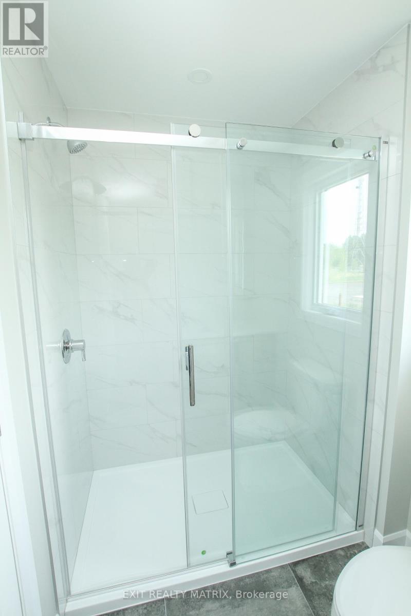 Photo 16 of 1408 Caroline Court, Cornwall ON