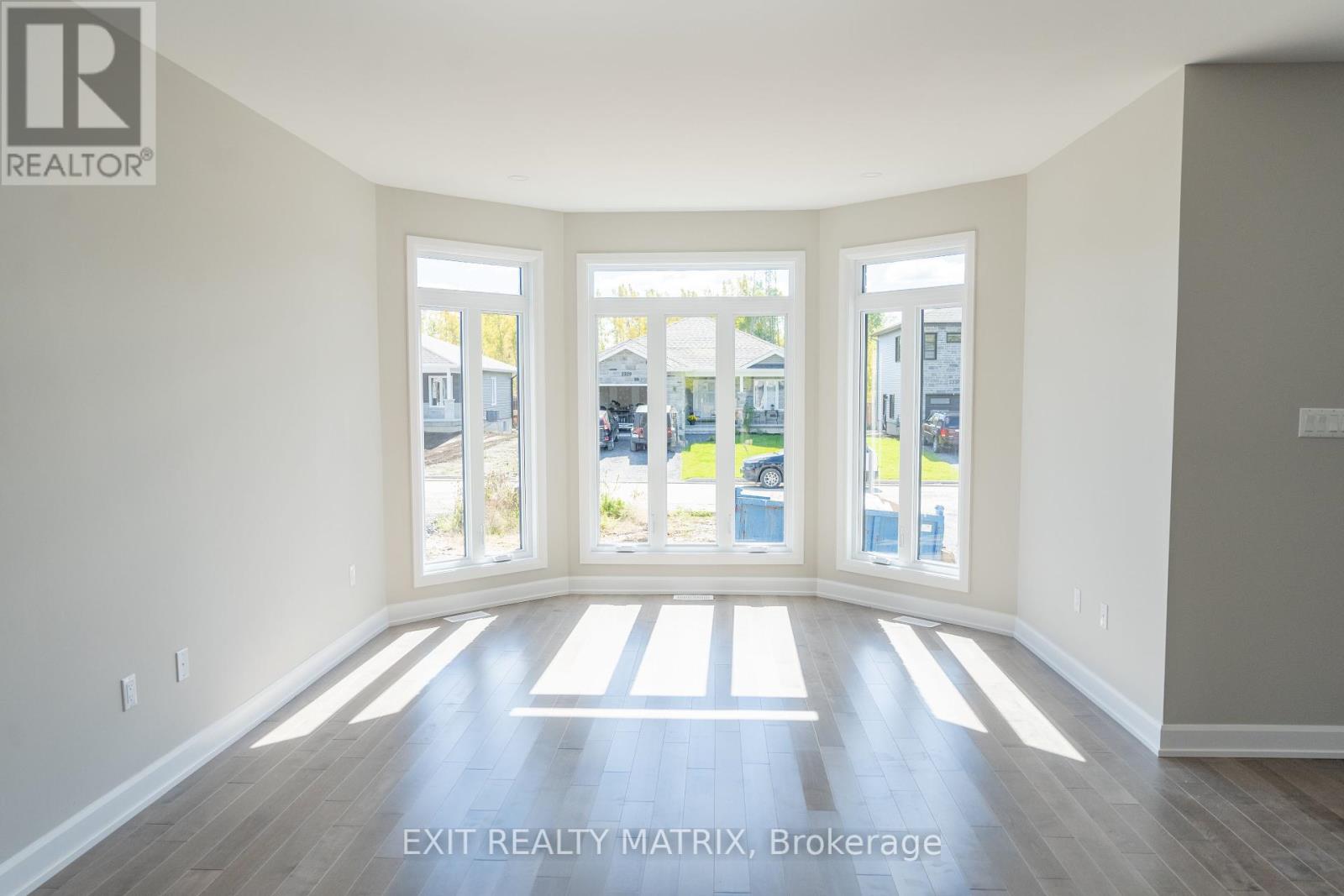 Photo 4 of 1408 Caroline Court, Cornwall ON