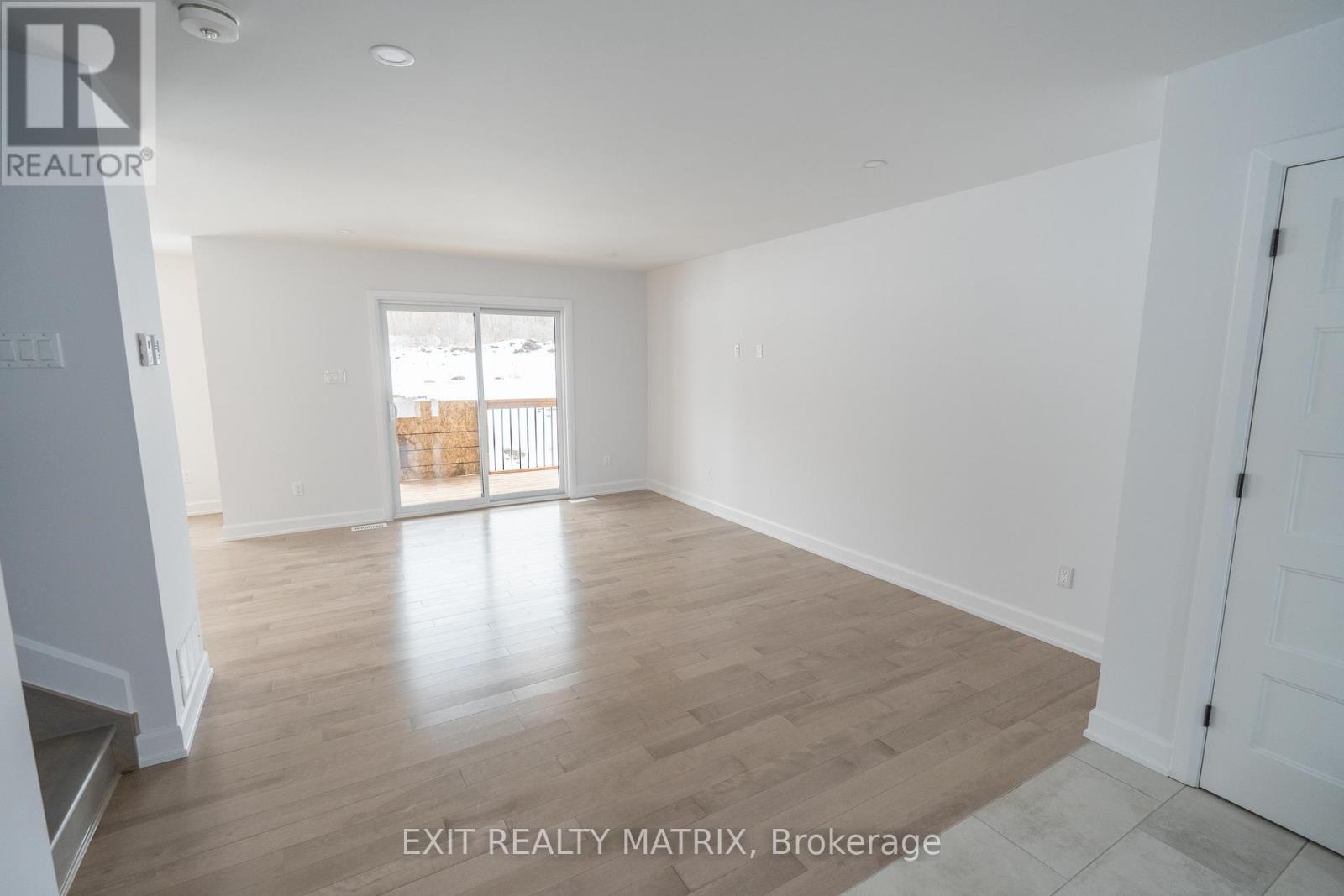 Photo 2 of 1409 Caroline Court, Cornwall ON