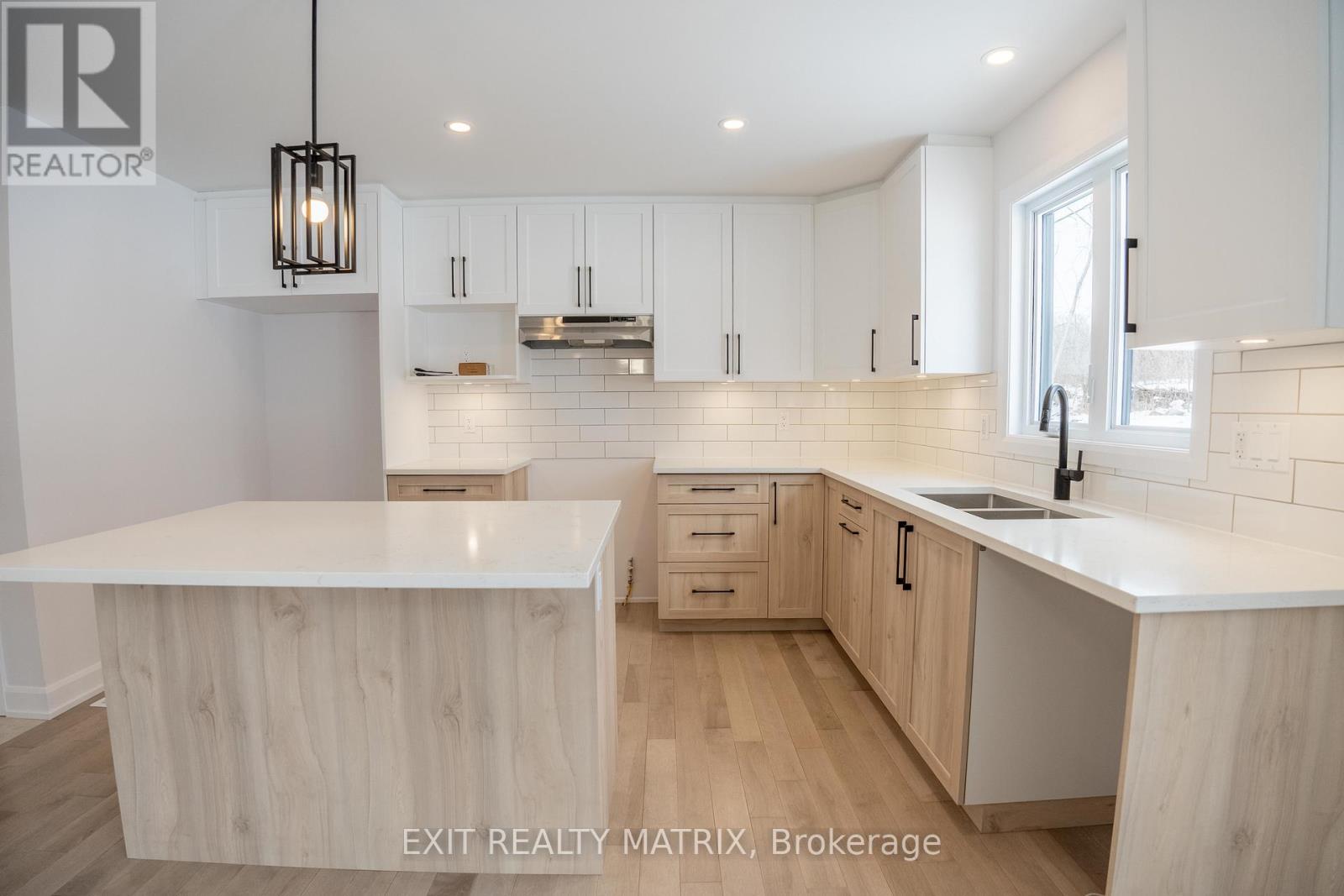Photo 7 of 1409 Caroline Court, Cornwall ON