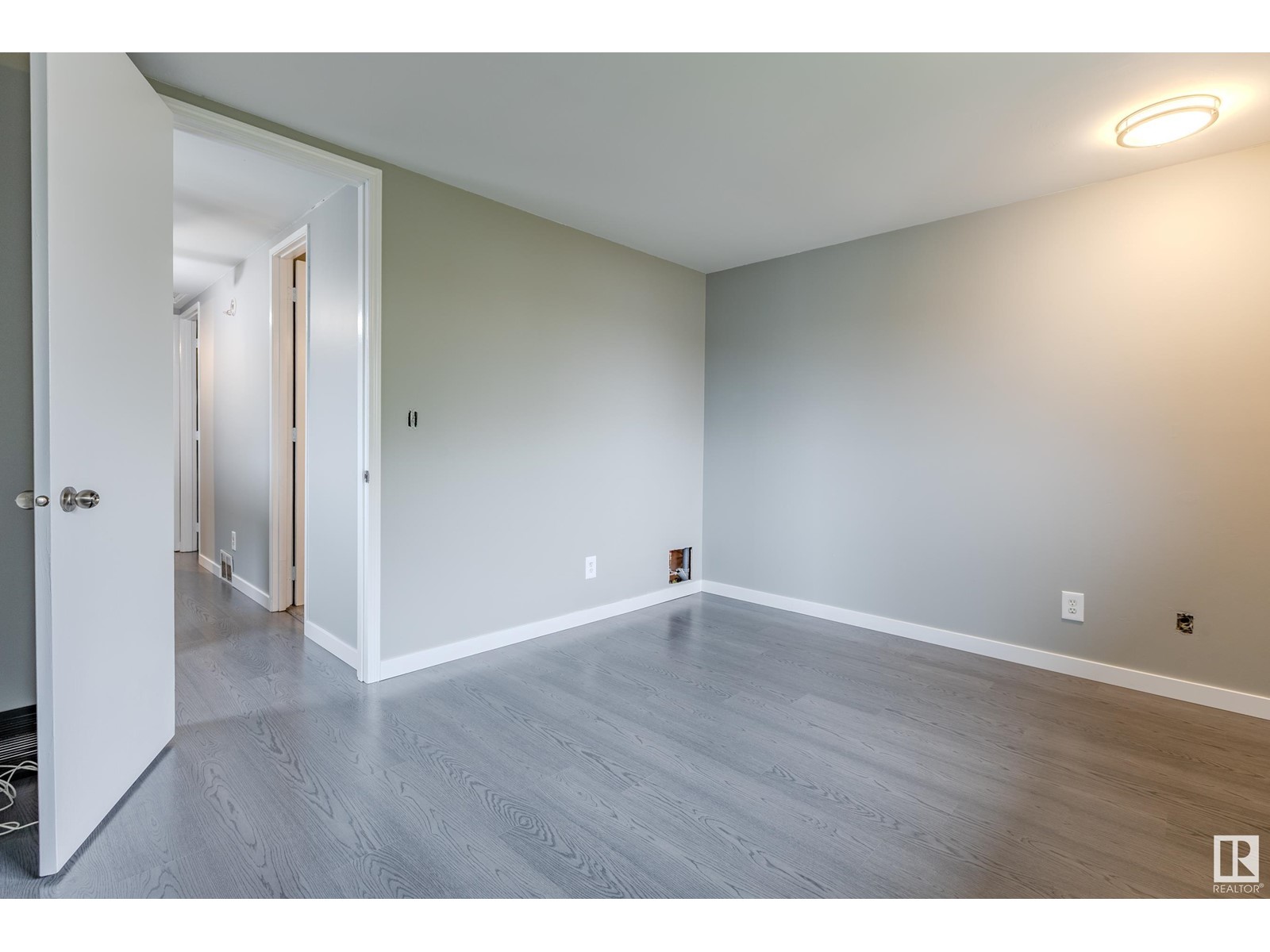 Photo 12 of 9808 107 St, Morinville AB