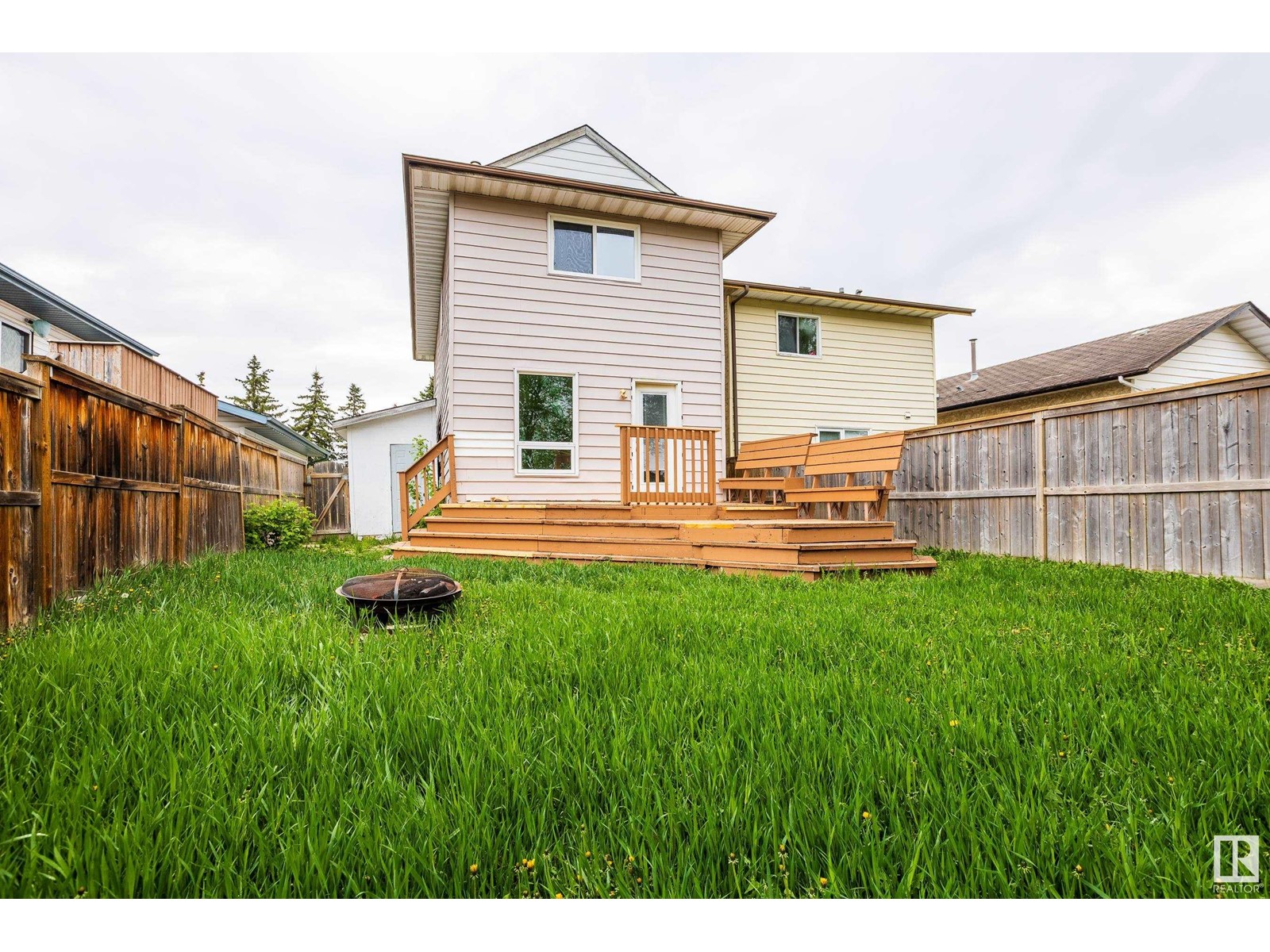 Photo 10 of 9808 107 St, Morinville AB