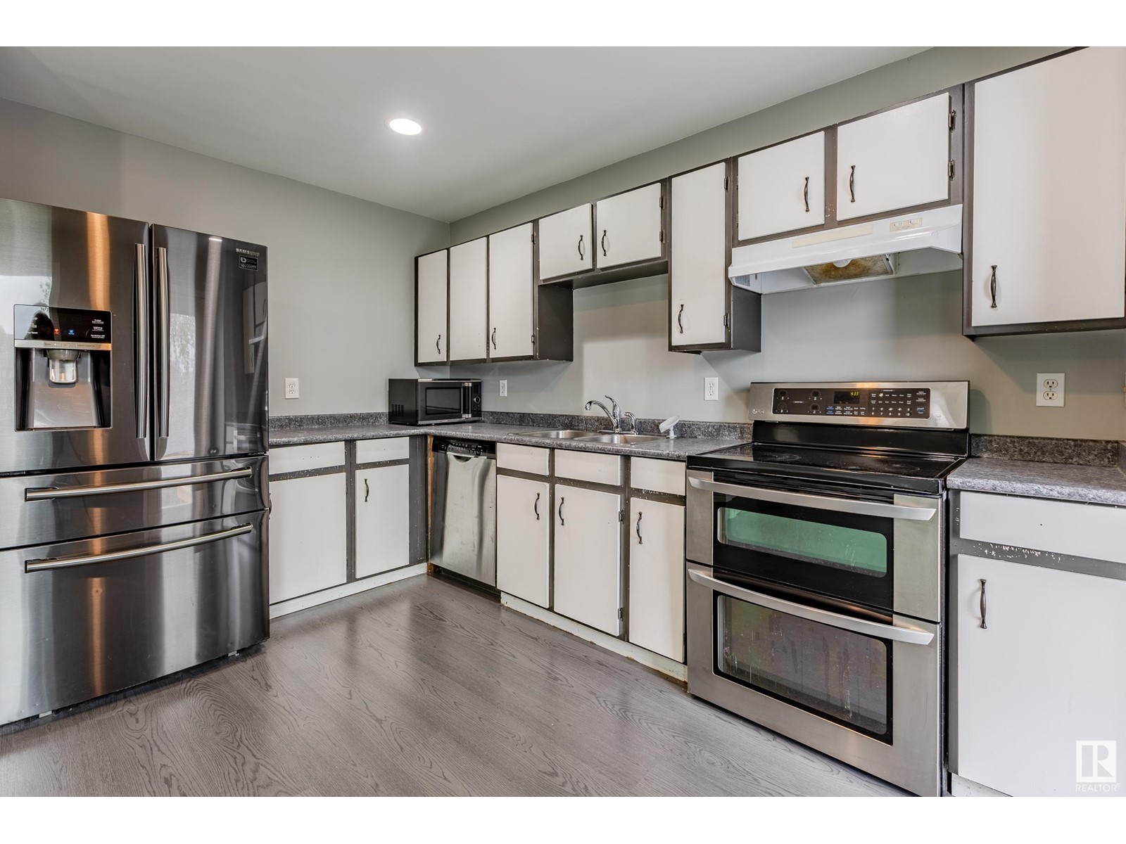 Photo 32 of 9808 107 St, Morinville AB