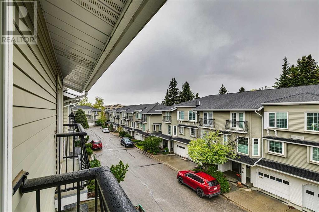 Single Family House for Sale in    Street NW Varsity Calgary 