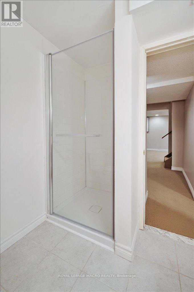 Photo 32 of 211 Rushdale Drive, Hamilton ON