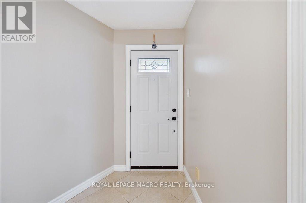 Photo 17 of 211 Rushdale Drive, Hamilton ON
