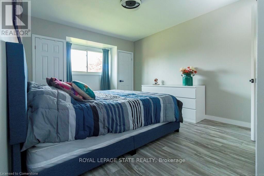 Photo 16 of 183 Sunnyridge Road, Hamilton ON