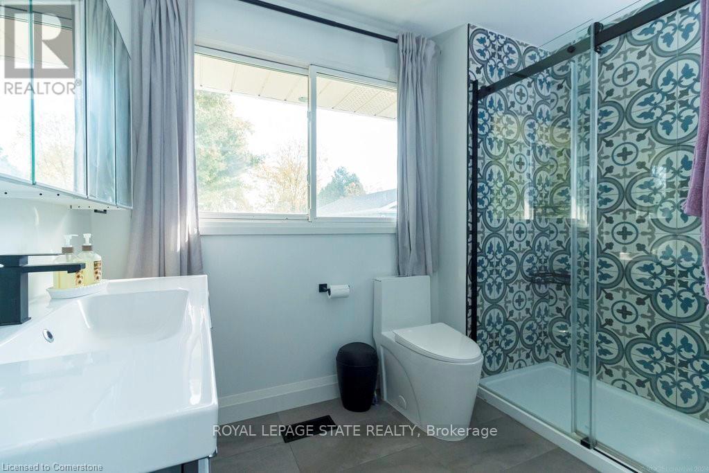 Photo 20 of 183 Sunnyridge Road, Hamilton ON