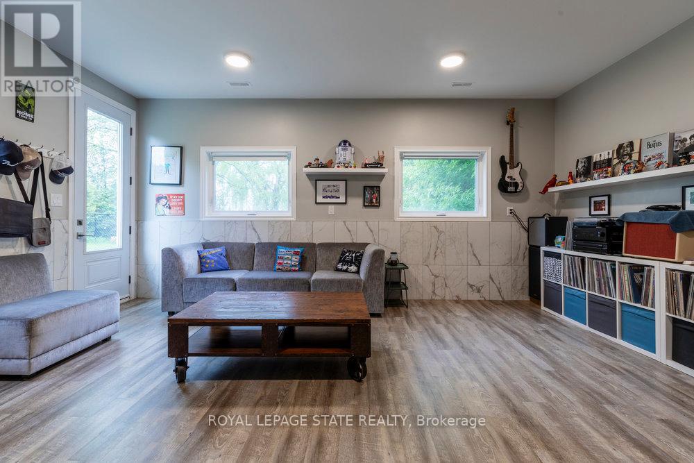 Photo 38 of 183 Sunnyridge Road, Hamilton ON