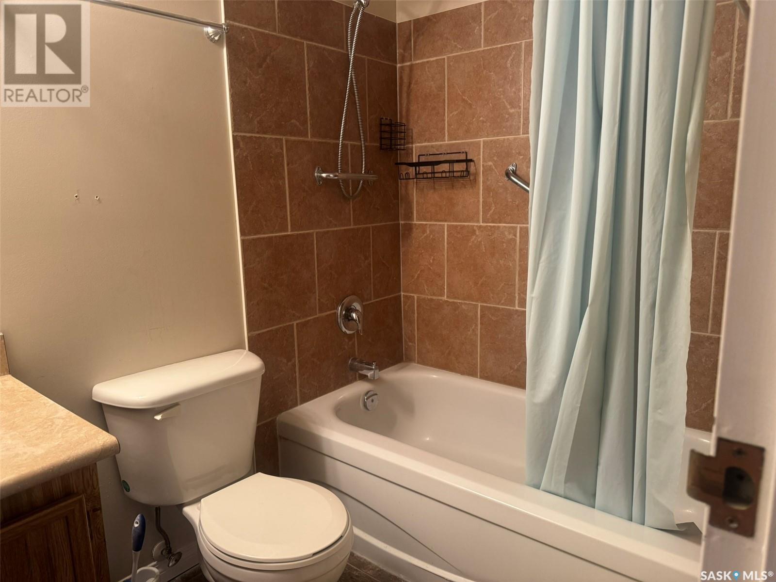Photo 11 of 207 1808 Eaglesham Avenue, Weyburn SK