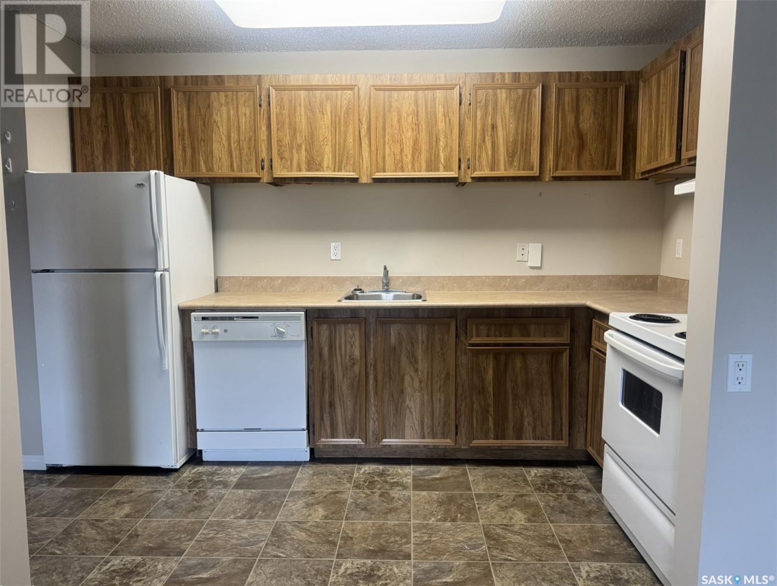 Photo 5 of 207 1808 Eaglesham Avenue, Weyburn SK