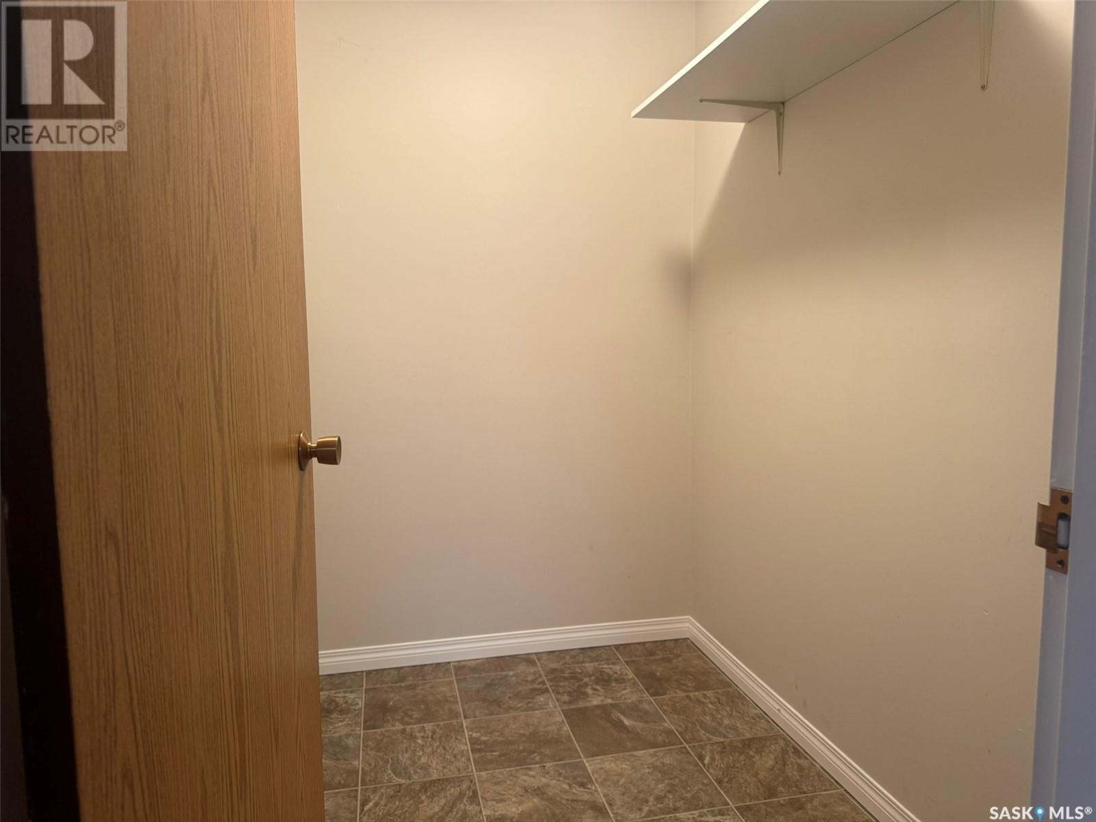 Photo 7 of 207 1808 Eaglesham Avenue, Weyburn SK