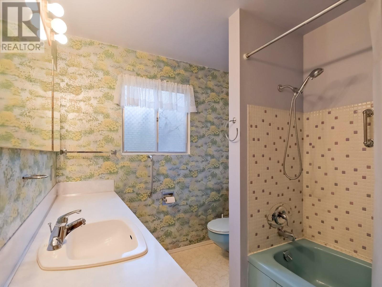 102 Derenzy Place, Penticton