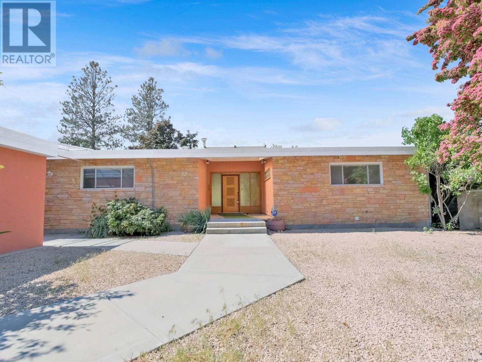 102 Derenzy Place, Penticton