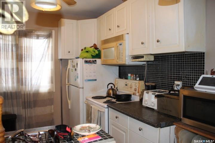 Photo 10 of 905 Robinson Street, Regina SK